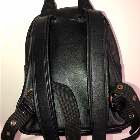 Forever 21 stylish mini bag. - Picture 3 of 4